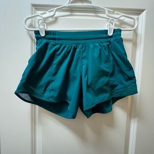 Lululemon Women’s Size 6 Hotty Hot Teal Shorts